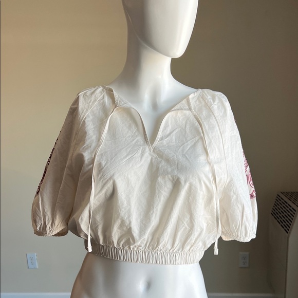 Universal Thread Tops - Elegant Cream Women's Top.